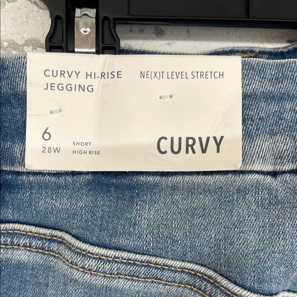 American Eagle Curvy High Rise Distressed Skinny Jeans Size 28W 6 Short - Picture 2 of 4